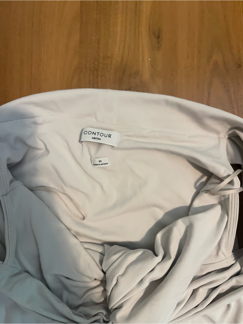 Babaton x Aritzia "Contour Twist Off-Shoulder Top" - Picture 5 of 6